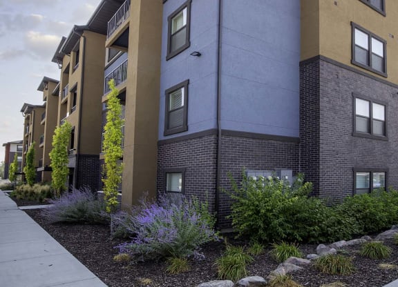 picture of an apartment building