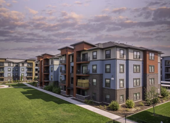 exterior view of the flats at big tex apartments in san antonio, tx