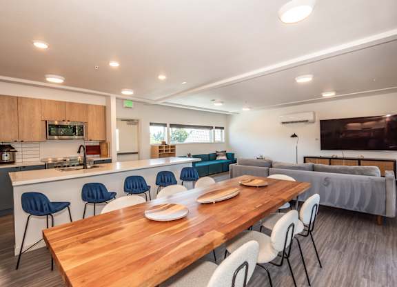 A modern kitchen with a dining table and chairs at Society 62 Apartments, Oregon