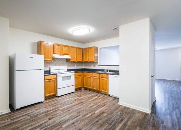 Fully Equipped Kitchen at Crescent Pointe Townhomes, Stafford, VA