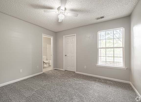 Carpeting In Bedrooms at Cross Creek Apartments, Beaufort, 29906