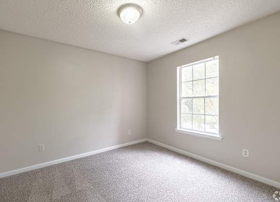 Lush Wall-to-Wall Carpeting at Cross Creek Apartments, Beaufort, 29906