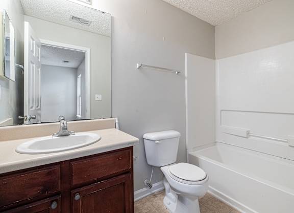 Bathroom With Bathtub at Cross Creek Apartments, Beaufort, South Carolina
