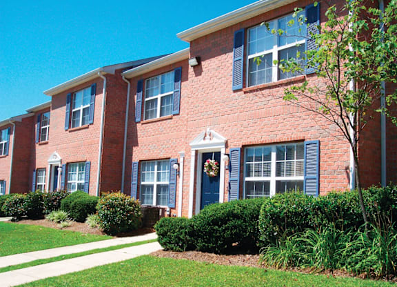 Outdoor Green Space at Jamestown Pointe Apartments, Greenville South Carolina