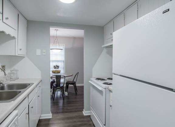 Fully Equipped Kitchens And Dining at Gates at Summerville, Summerville, SC, South Carolina