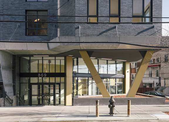 A building with the number 869 on it.