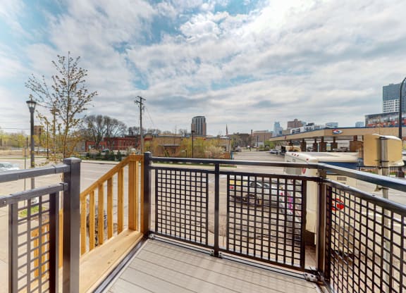 additional photo for property listing at chic digs with room to stretch out in the village 22 car