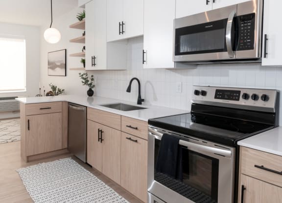 Stainless Steel Appliances Available at CityLine Apartments, Minnesota, 55406