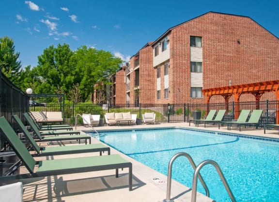 Aspenwoods Cool Blue Swimming Pool at Aspenwood Apartments, Eagan, MN 55123