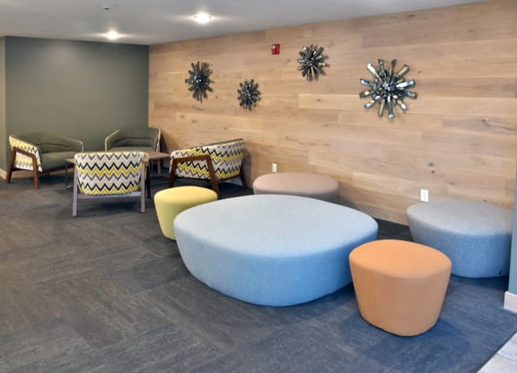 Lounge at Aspenwoods Apartments, Eagan, MN 55123