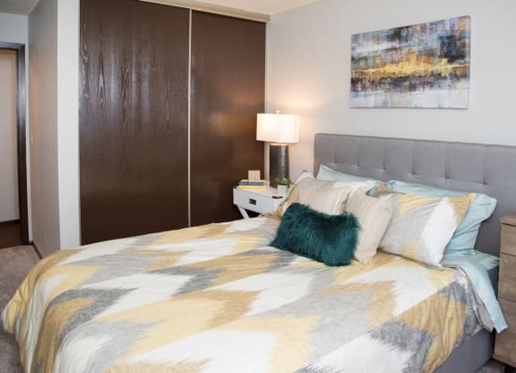Large Bedroom with Closet at Aspenwoods Apartments, Eagan, MN 55123