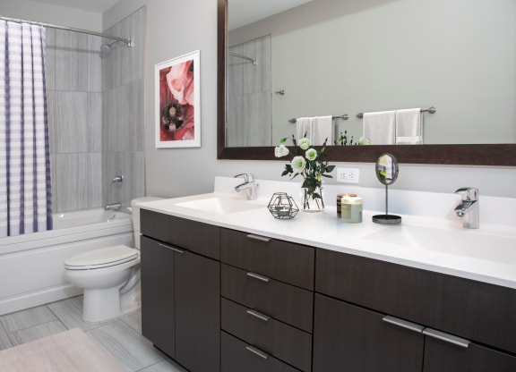 Modern bathroom at Custom House penthouse, St Paul