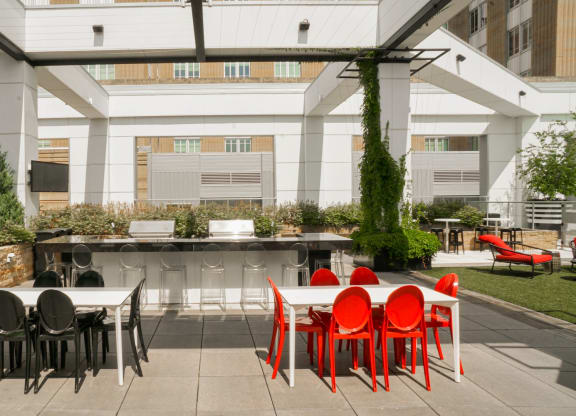 Community Grilling Station at Custom House, Saint Paul, MN, 55101