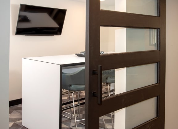 Business lounge at Eagan Place Apartments, Eagan, MN