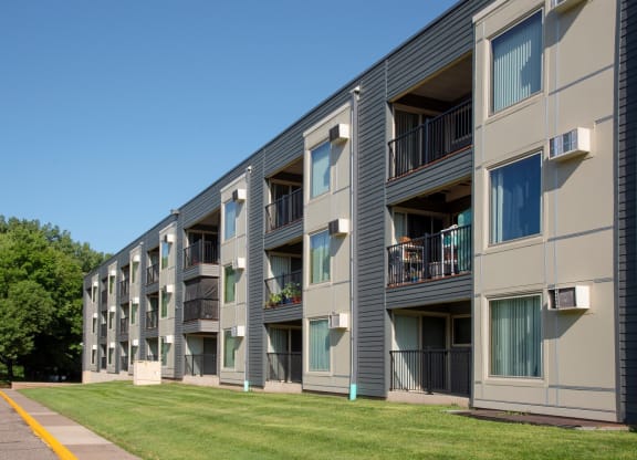 Elegant Exterior View at Hillsborough Apartments, Roseville, MN