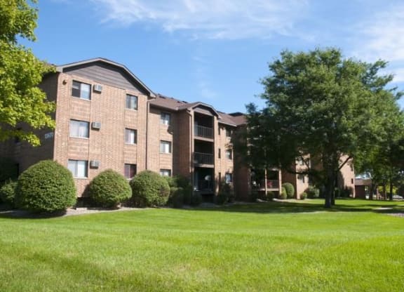 Meticulous Landscaping at Eden Glen, Eden Prairie, MN
