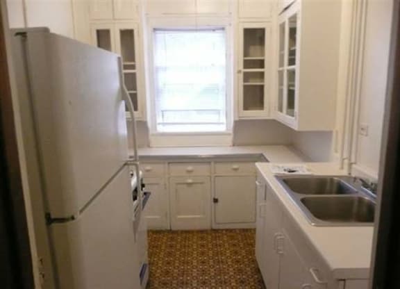Breton Apartments in Minneapolis, MN Kitchen