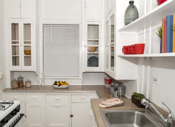 Breton Apartments in Minneapolis, MN Kitchen