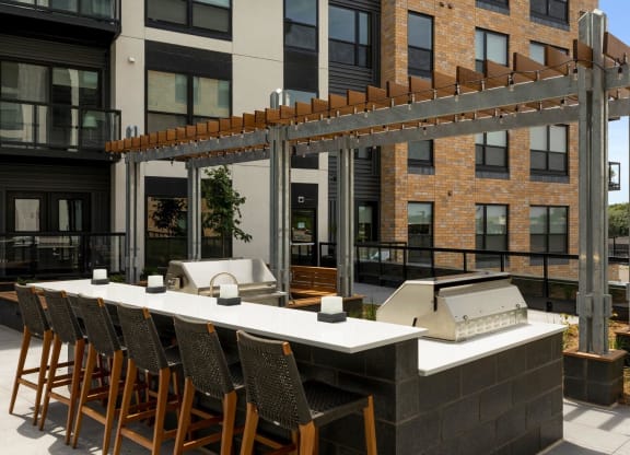 Outdoor BBQ and Breakfast Bar at Residences at 1700, Minnetonka, Minnesota