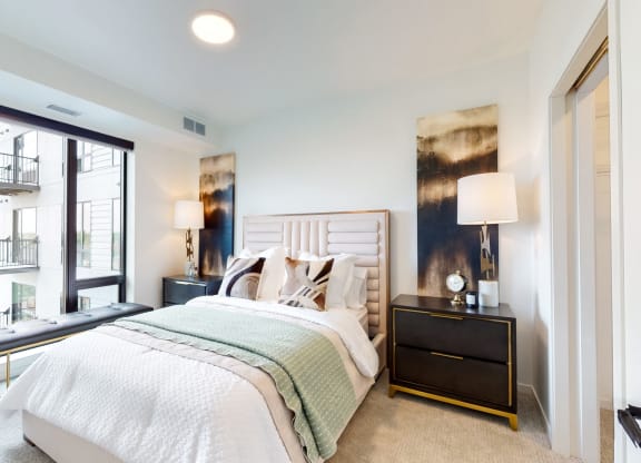 Private Master Bedroom at The Mason, St. Paul