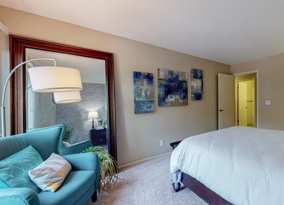 Bedroom With Bathroom at The Tarnhill, Bloomington, 55437