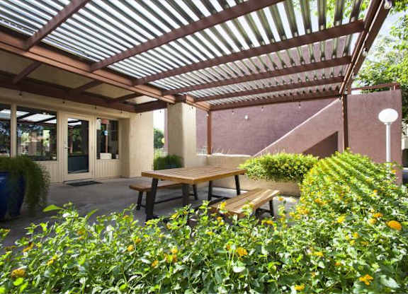 Zona Verde Patio