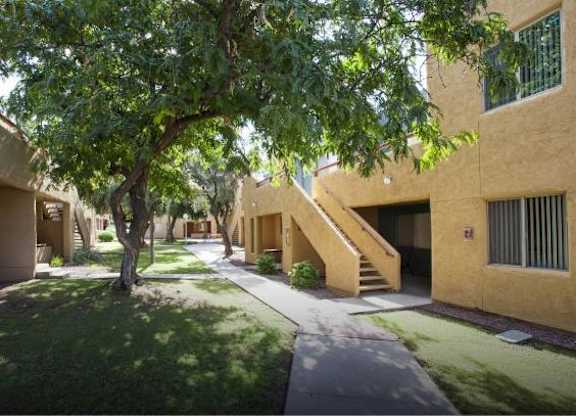 Zona Verde Courtyard