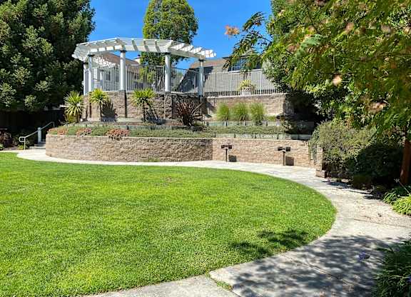 Community Park & BBQ at Westmont Place Townhomes Apartments, California, 95060