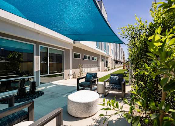 Covered Outdoor Seating at The Glendale Senior Apartments in Northwest Phoenix, AZ