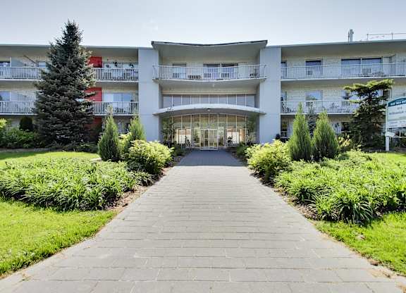 the building in which the hotel is located
