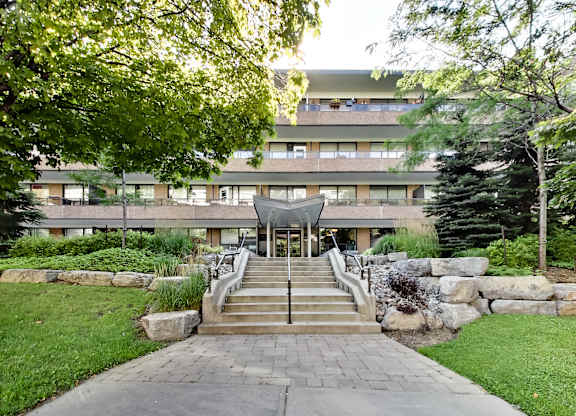 the building in which the hotel is located