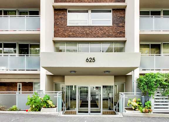 The front of a building with the number 625 on it.