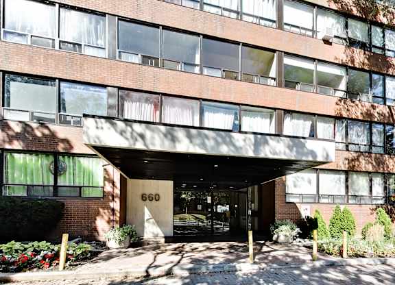 A building with the number 660 on the front.
