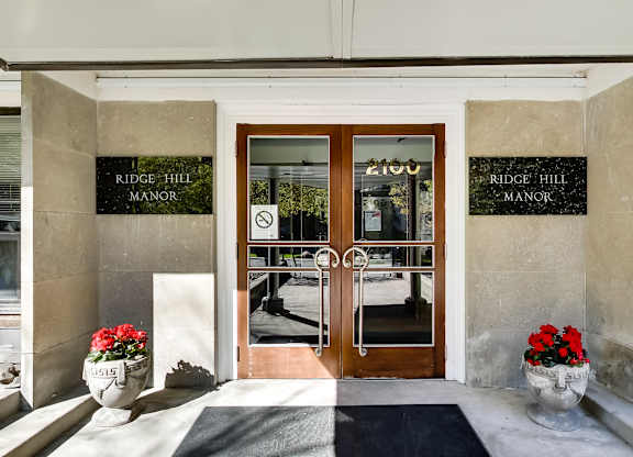 the entrance to the riddler hill market with doors open