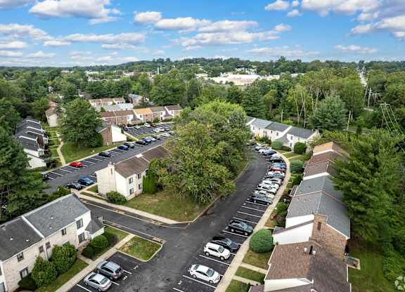 A bird's eye view of a parking lot with cars and a road at Brookshire Trace Townhomes Apartments, Pennsylvania