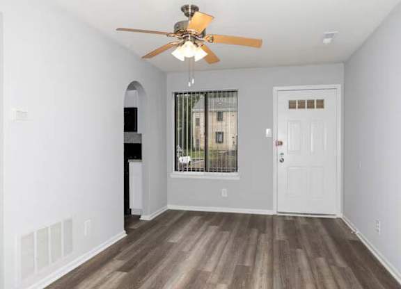 A room with a ceiling fan and wooden flooring at Brookshire Trace Townhomes Apartments, Pennsylvania