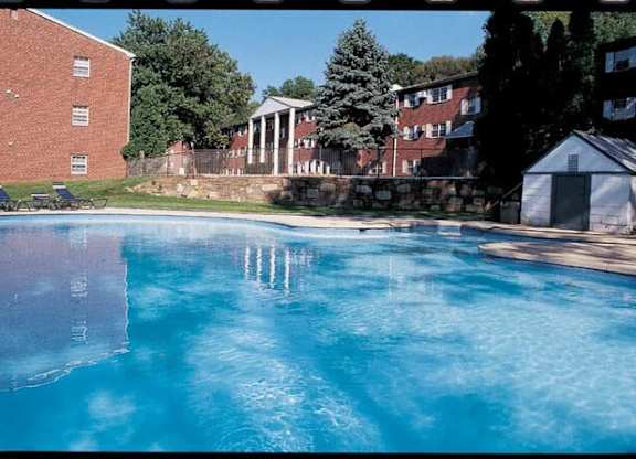 A swimming pool at Grant Meadows Apartments, Pennsylvania
