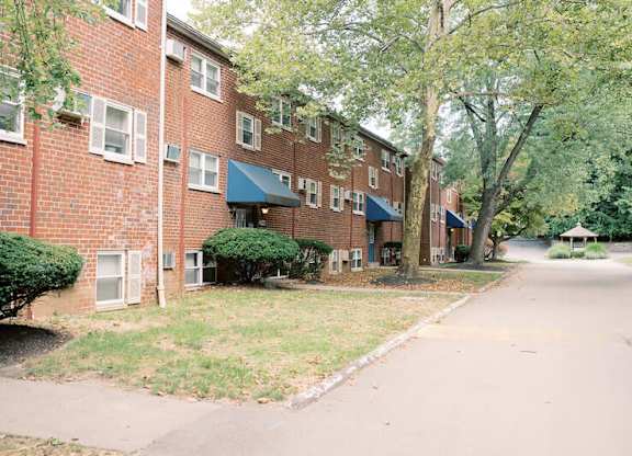 Exterior Landscape at Grant Meadows Apartments, Philadelphia, 19114