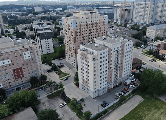 A large apartment complex sits in the middle of a city.