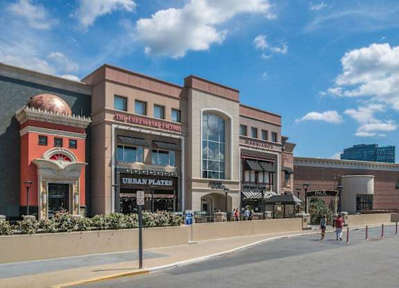 A building with a pig on the front has a sign that says Urban Plates.