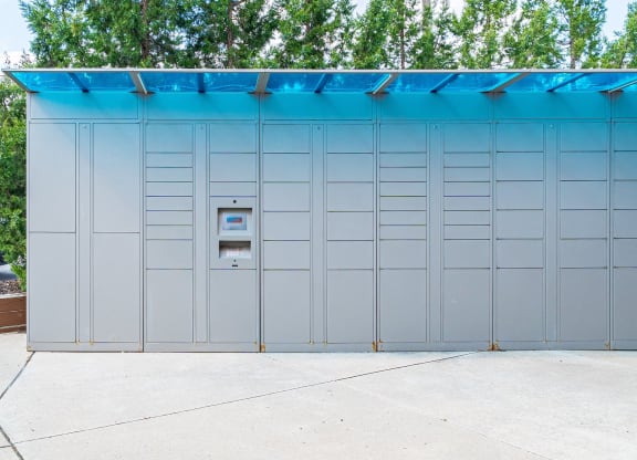 24/7 Package Lockers at Franklin River
