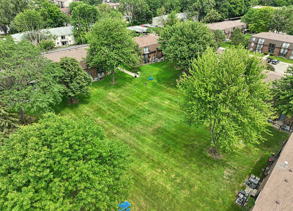 Expansive green space at Drawbridge Apartments in Harrison Township, MI.
