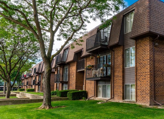 Exterior building image, Drawbridge East Apartments, Harrison Township, Michigan