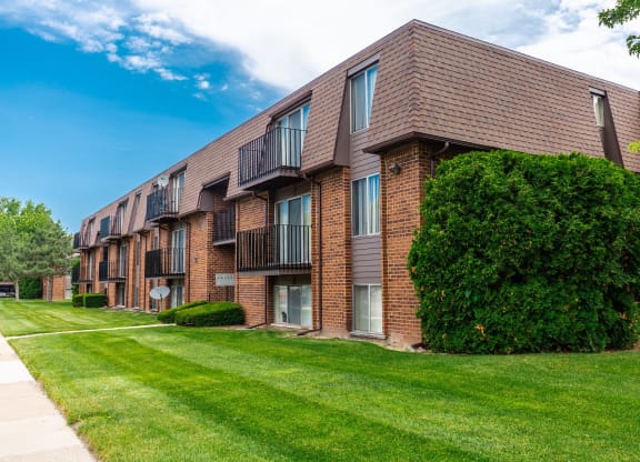 Drawbridge Apartments Exterior, Harrison Township, MI 48045