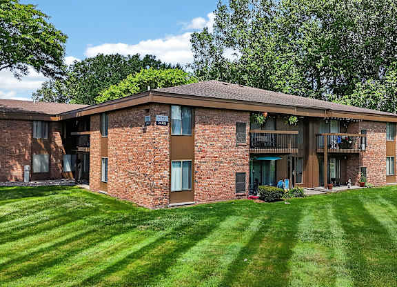 Expansive green space at Eastwood Village Apartments in Clinton Township, MI.