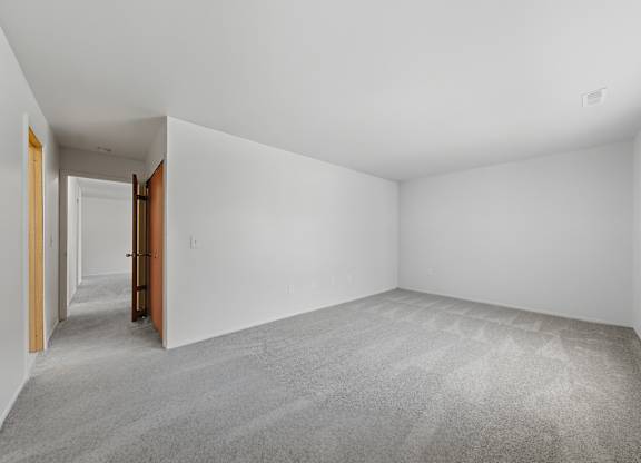 Vacant Bedroom Space at Franklin River Apartments, Southfield, MI