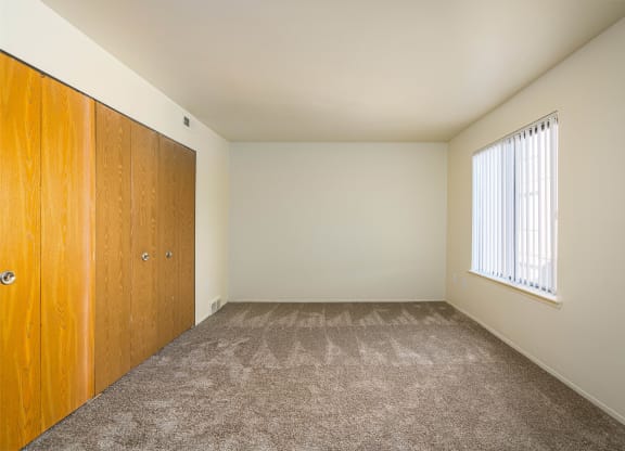 Bedroom at Franklin River Apartments, MI 48034