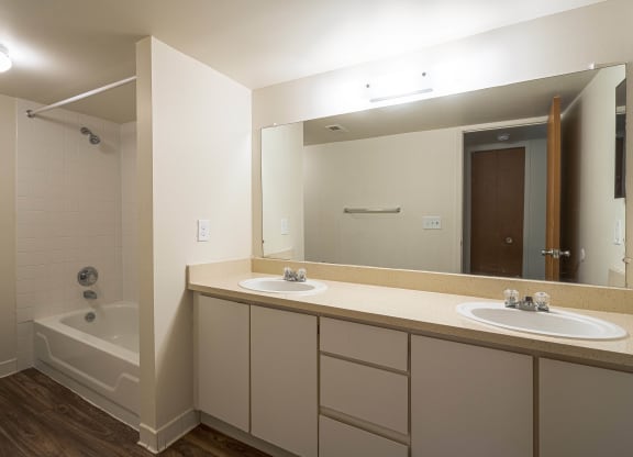 Bathroom at Franklin River Apartments, 48034