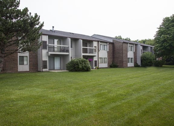 Building Exterior  at Three Oaks Apartments, Troy, MI, 48098