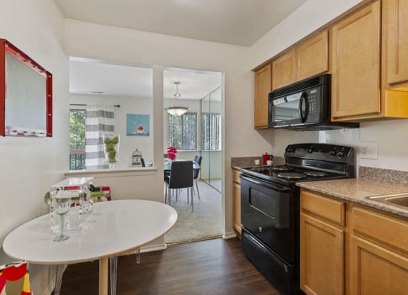 Upgraded Eat In Kitchen at Franklin River